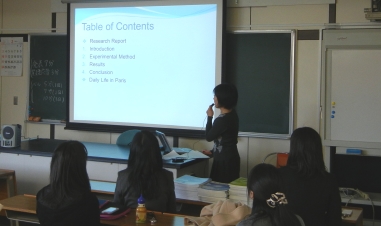 研究留学生による発表